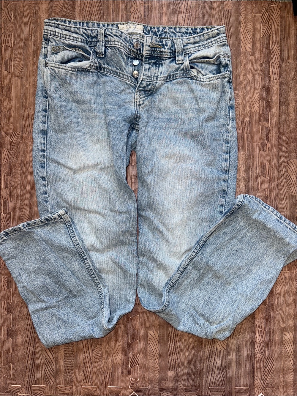 WE THE FREE STRAIGHT LEG DENMIN JEANS SIZE 27